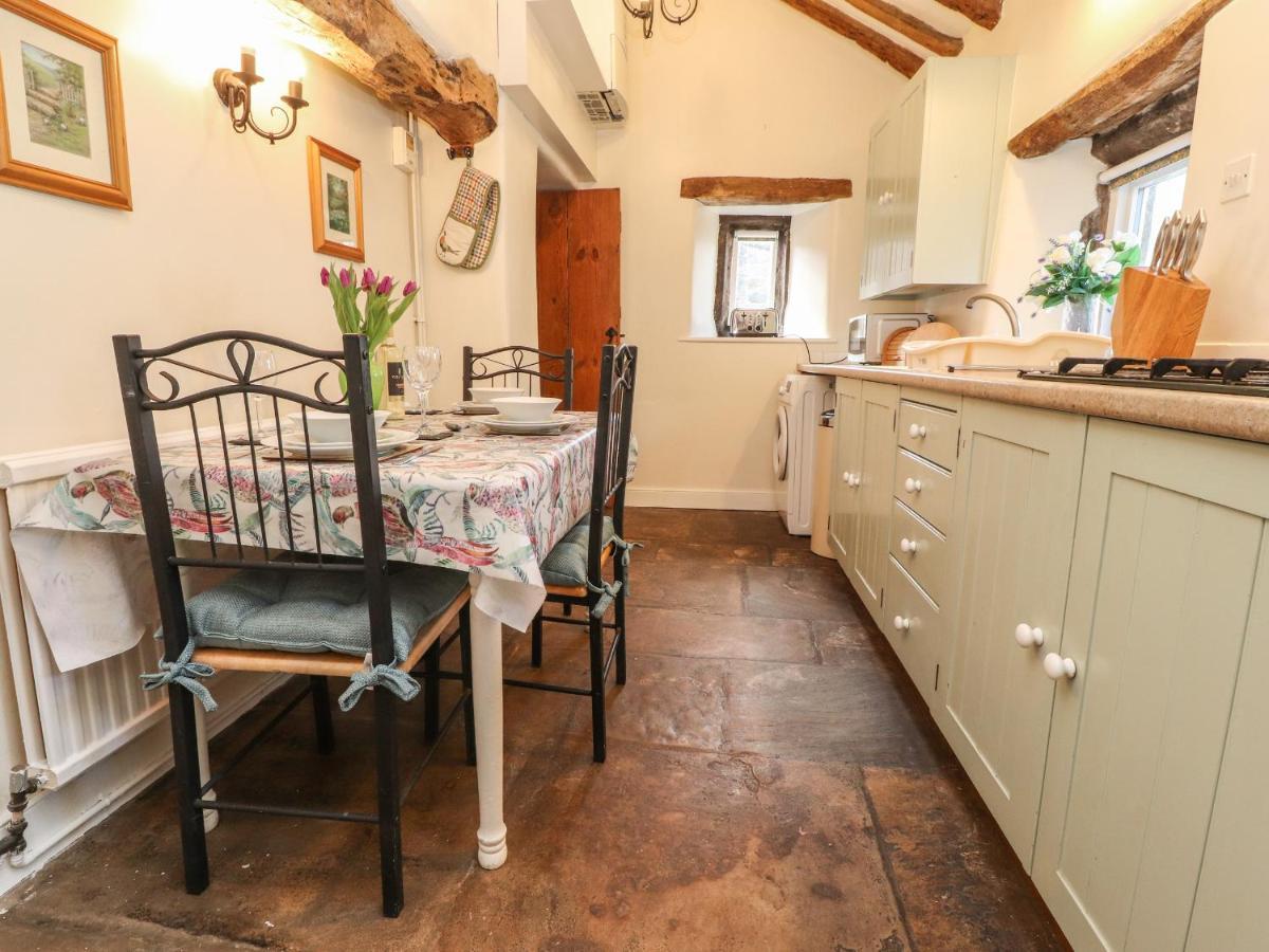 Beehive Cottage Bentham Exterior photo