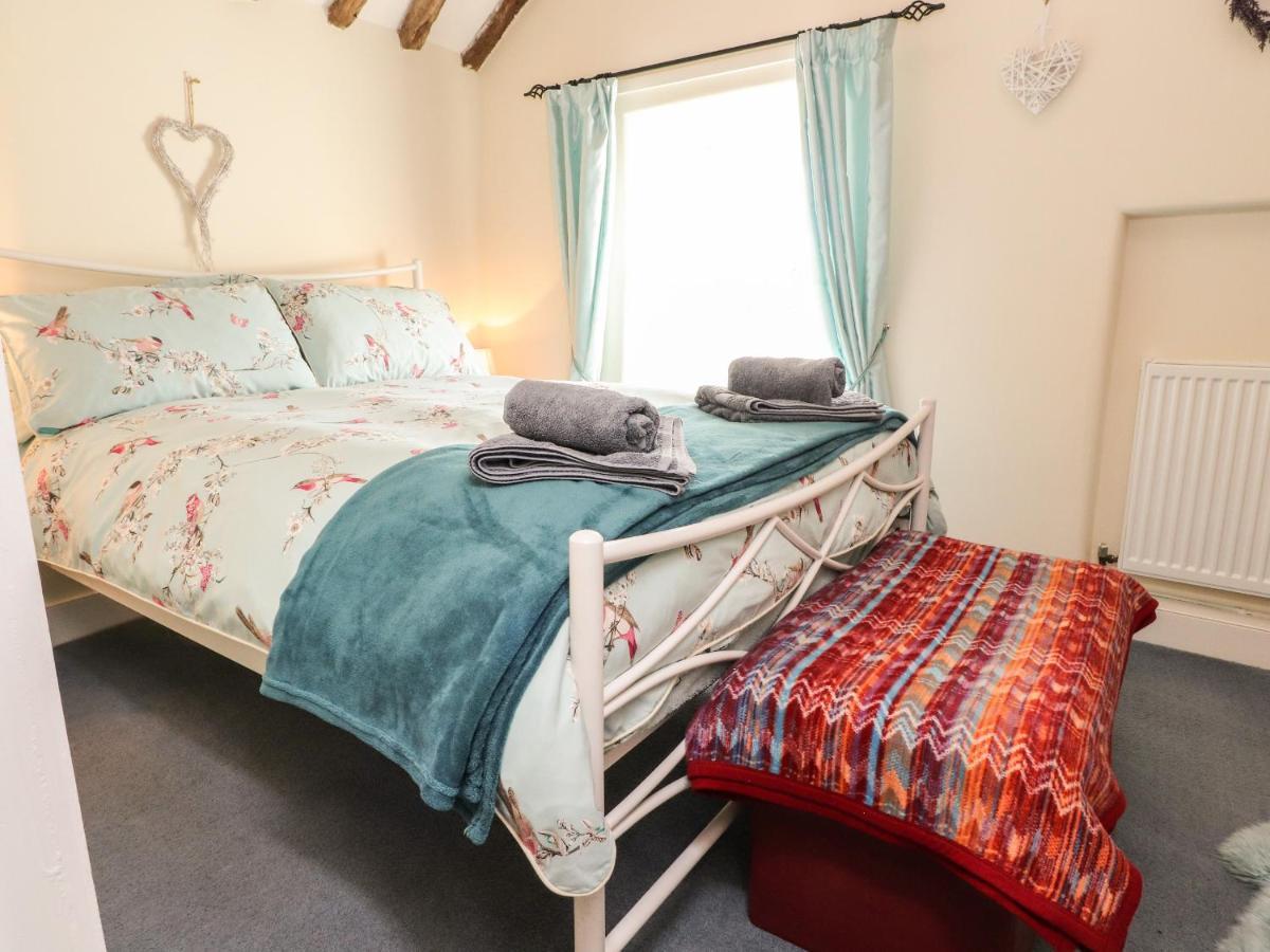 Beehive Cottage Bentham Exterior photo